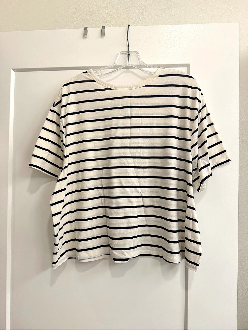 Target Striped Short Sleeve Tee in White & Navy Size XL